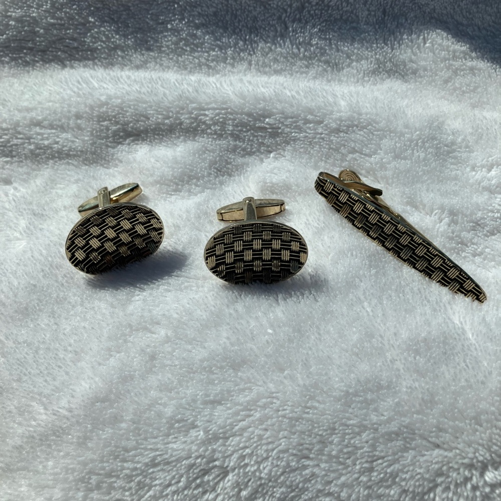 Vintage Foster Men's Black and Gold Woven Pattern Cufflink and Tie Clip Set